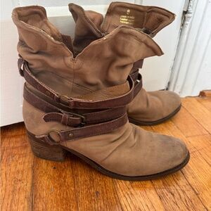 Distressed Tan Ankle Slouch Leather Boots with Straps Size 8
